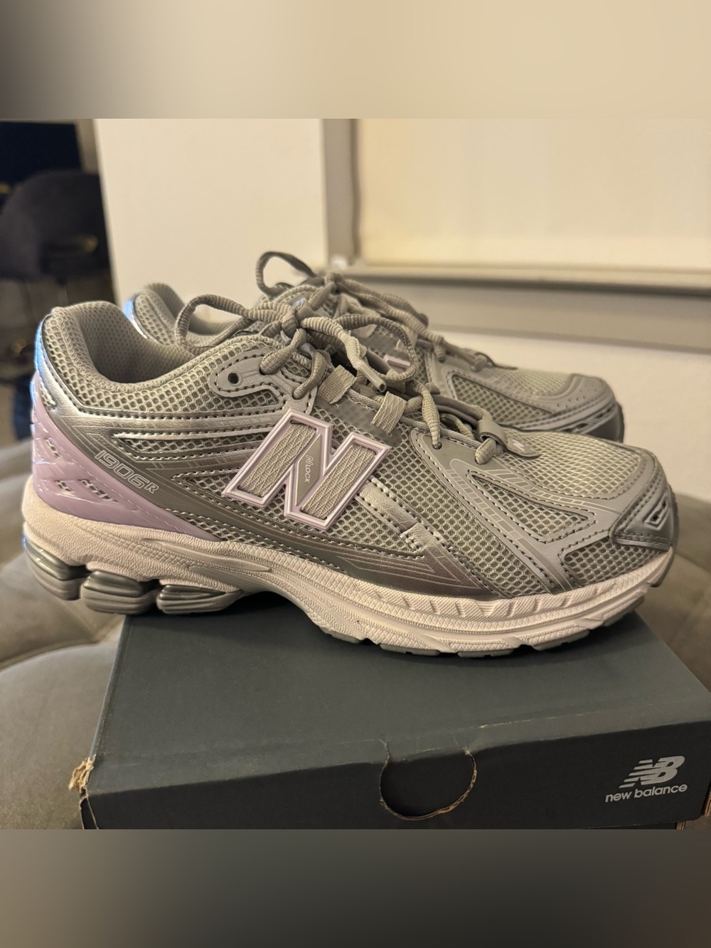 New Balance Women's 1906R Gray Sneakers with Light Purple Accents Size 8.5 NIB